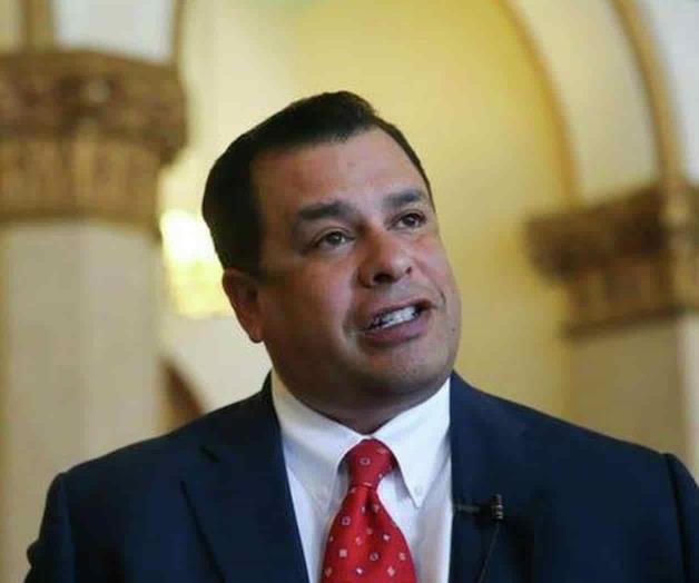 Olvida lema de servir y se sirve del cargo