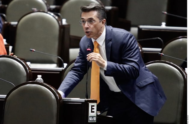 Decreta Sergio Mayer ser Presidente de México 