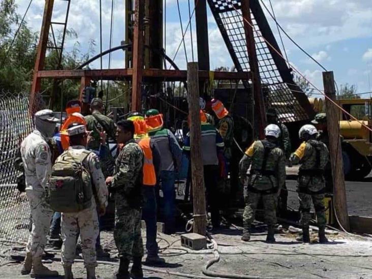 Muestran a familiares de mineros videos del dron submarino Muestran a familiares de mineros videos del dron submarino