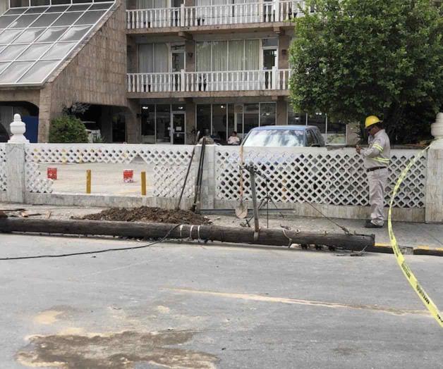 Dañan postería del alumbrado