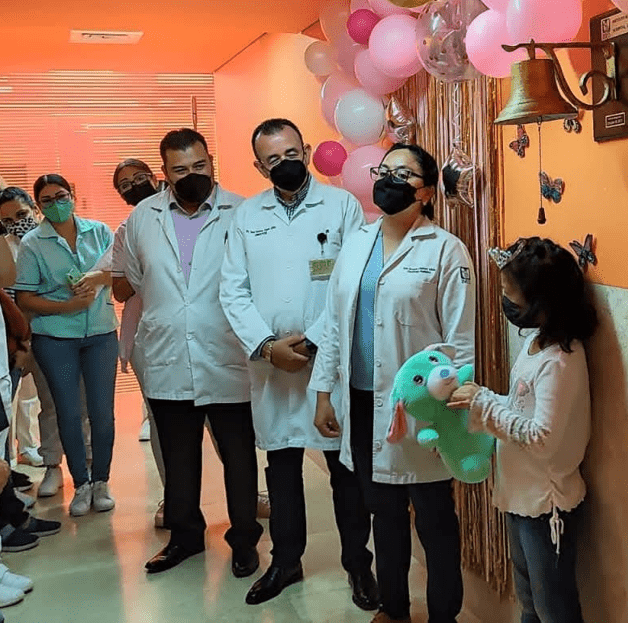 Génesis vence cáncer: toca campana de vida