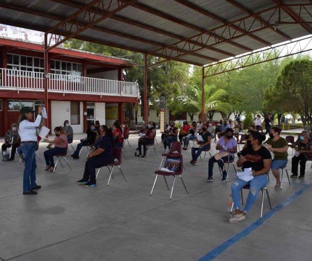 Entregan becas Benito Juárez