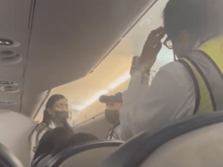 Familia indígena fue bajada de vuelo de Aeroméxico; investigan si hubo discriminación (Video) Familia indígena fue bajada de vuelo de Aeroméxico; investigan si hubo discriminación (Video)
