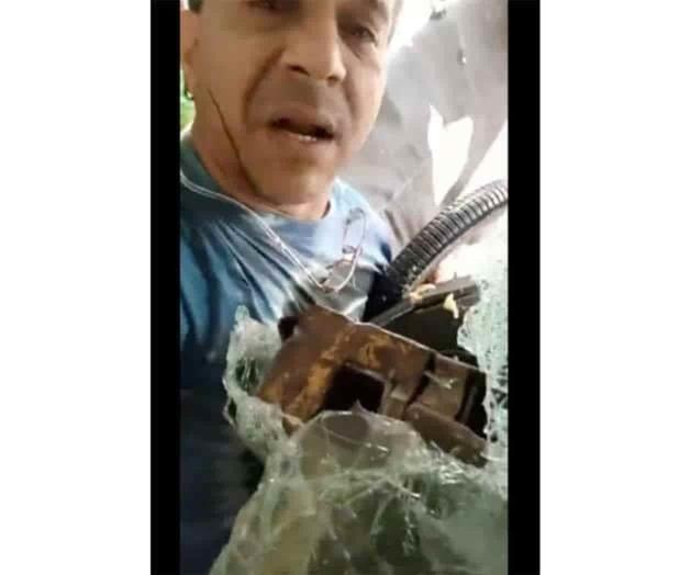 Se viraliza video grabado por un hombre que quedó prensado en un choque en Atlixco Se viraliza video grabado por un hombre que quedó prensado en un choque en Atlixco