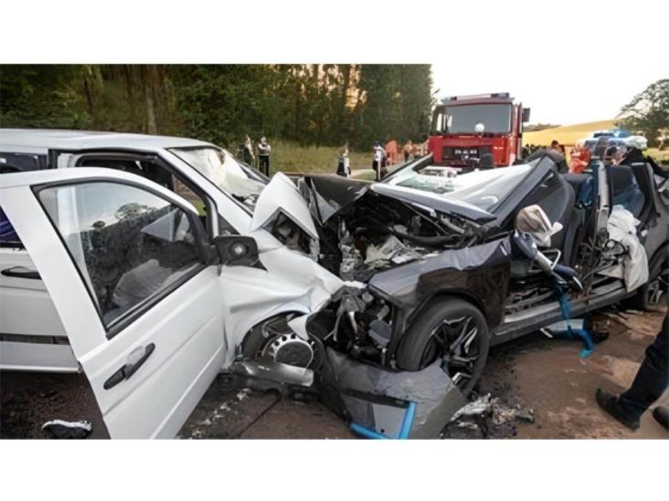 Un muerto y nueve heridos dejó choque de un BMW de prueba con dirección autónoma Un muerto y nueve heridos dejó choque de un BMW de prueba con dirección autónoma