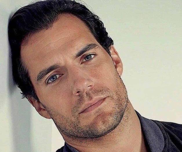Henry Cavill cambia de capa