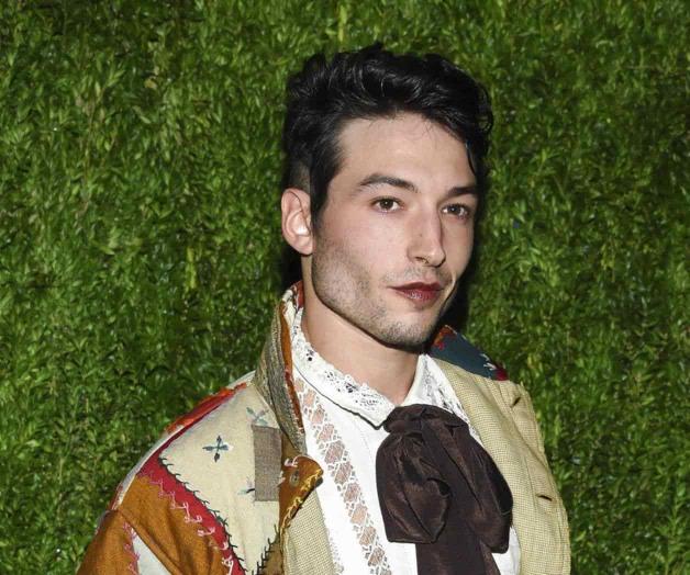 Ezra Miller se somete a tratamiento de salud mental