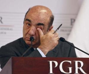 Detienen al exprocurador Jesús Murillo Karam, autor de la 