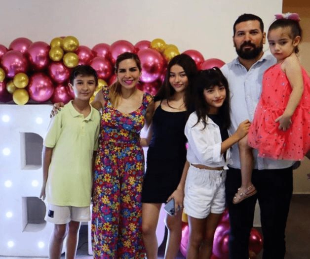 Karla Panini se lanza contra el hijo de Karla Luna Karla Panini se lanza contra el hijo de Karla Luna