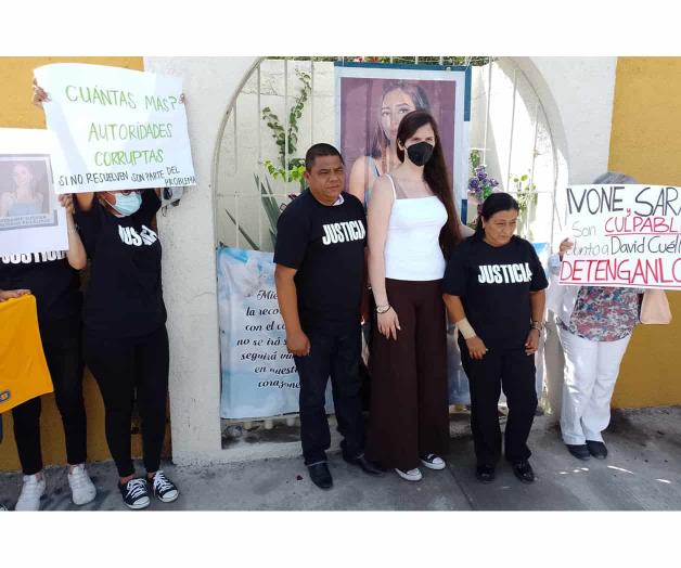 Exigen justicia por Debanhi afuera de motel Exigen justicia por Debanhi afuera de motel