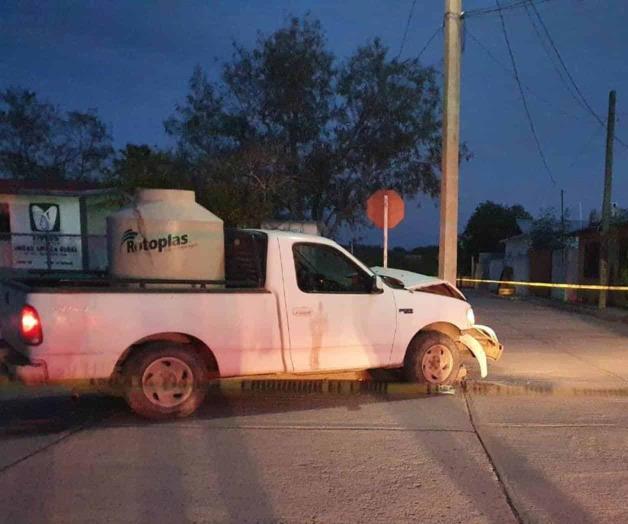 Descarga su arma contra dos; intentaron agredirlo