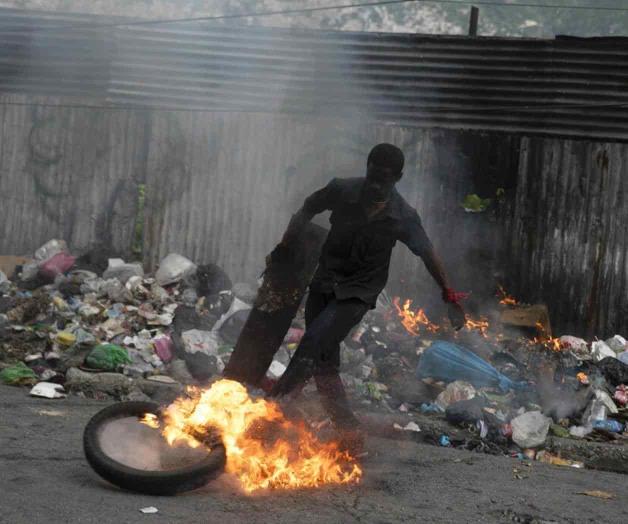 Miles de manifestantes haitianos exigen la dimisión de Henry