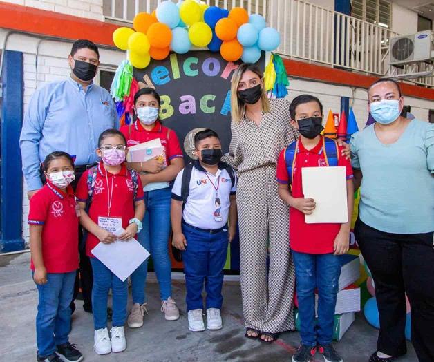 Regresan a las aulas hijos de estudiantes Regresan a las aulas hijos de estudiantes