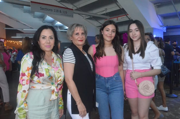 Los lleva a su Isla Divina