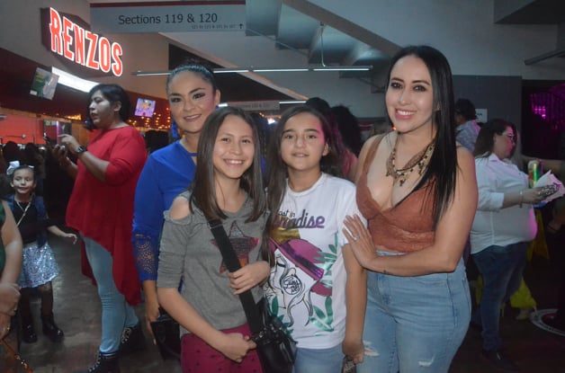 Los lleva a su Isla Divina