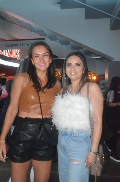 Los lleva a su Isla Divina