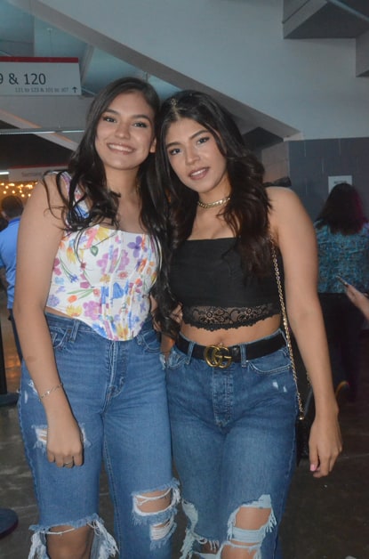 Los lleva a su Isla Divina