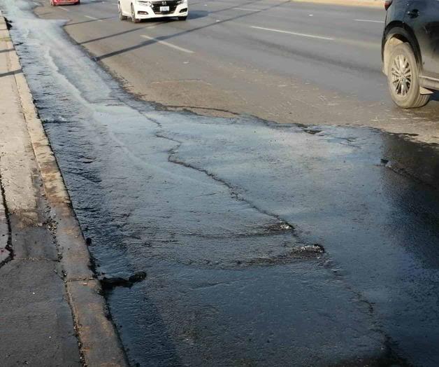 Es literal: litros de agua potable tirados a la calle