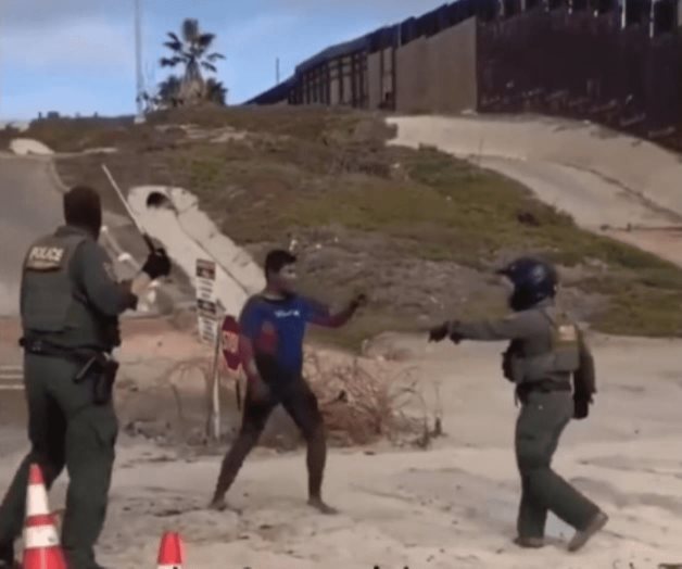 Se hace viral el video de la pelea entre agentes de la Patrulla Fronteriza y un supuesto coyote