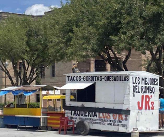 Desatienden retirar puestos