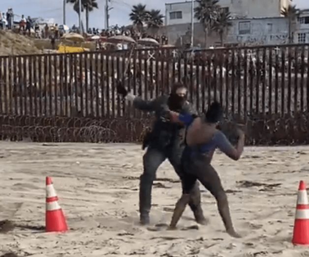 Se viraliza pelea de ‘coyote’ con agente