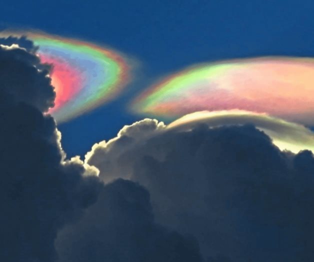 Nubes iridiscentes sorprenden a pobladores de Coatzacoalcos