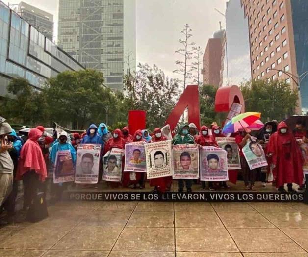 Si nos dan pruebas, nos iremos a casa.- padres de los 43 Si nos dan pruebas, nos iremos a casa.- padres de los 43