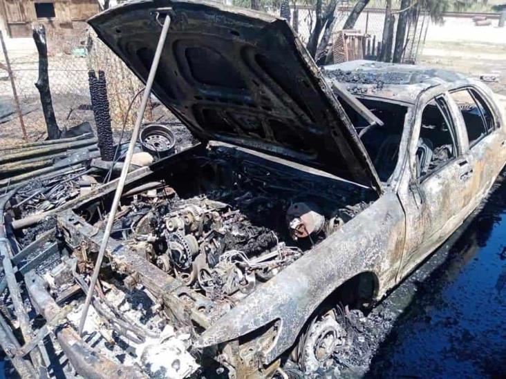Incendio consume casa y automóvil Incendio consume casa y automóvil