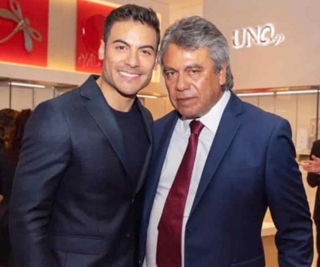 De luto por muerte de su papá