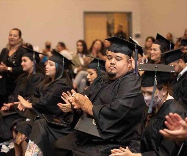 Cumplen objetivo de obtener título Cumplen objetivo de obtener título