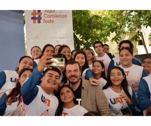 Rector de la UAT recibe alumnos en Ciudad Mante