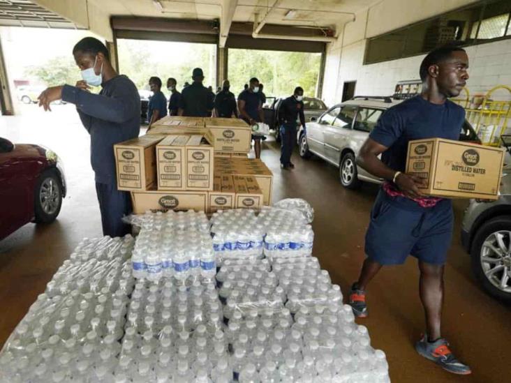 Agua por todas partes; ni una gota para beber Agua por todas partes; ni una gota para beber