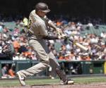 Machado produce 3; Padres barren a Gigantes