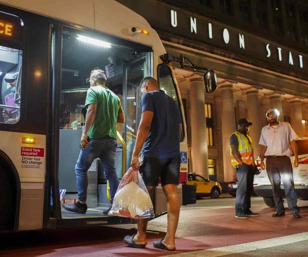 Texas envía a Chicago a 75 indocumentados