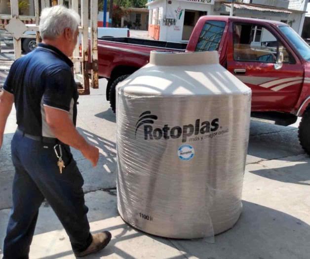 Distribuyen en San Fernando más de 10 mil tinacos Distribuyen en San Fernando más de 10 mil tinacos