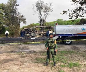 18 muertos tras chocar y explotar un camión