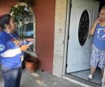 De puerta en puerta, buscan a estudiantes