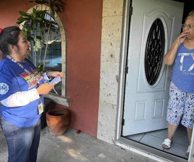 De puerta en puerta, buscan a estudiantes