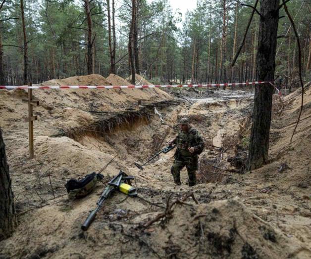 Zelenskyy: Hallan fosa común cerca de ciudad retomada Zelenskyy: Hallan fosa común cerca de ciudad retomada