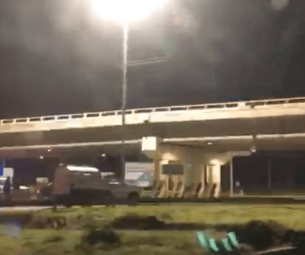 Mujer es raptada por grupo armado y colgada de un puente en Yuriria, Guanajuato