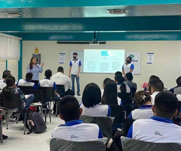 Ofrecen conferencia a estudiantes del Conalep
