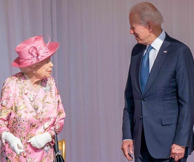 Asegura Biden que Isabel II le recordaba a madre 