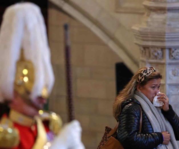 Líderes mundiales viajan a Londres para funeral de Isabel II