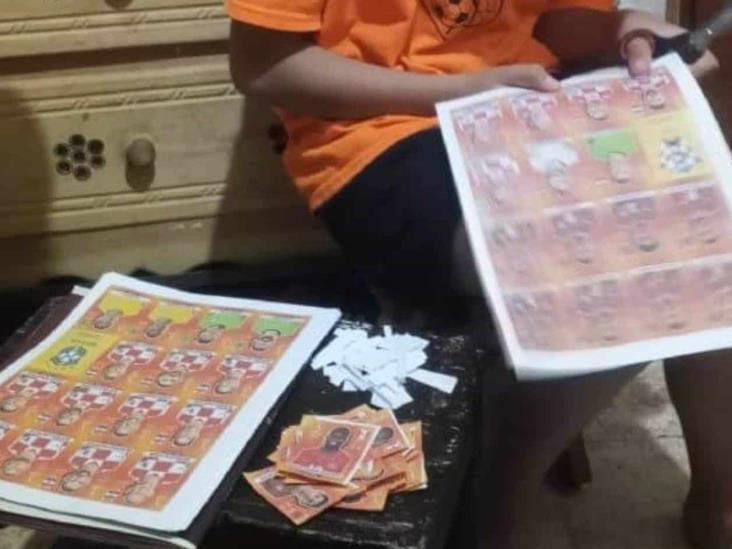 Por falta de dinero, un padre saca copias a las estampas del álbum Panini Por falta de dinero, un padre saca copias a las estampas del álbum Panini