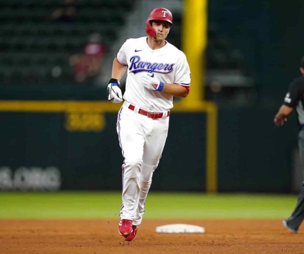 Seager pega jonrón en la 8va; Rangers derrotan a Angelinos