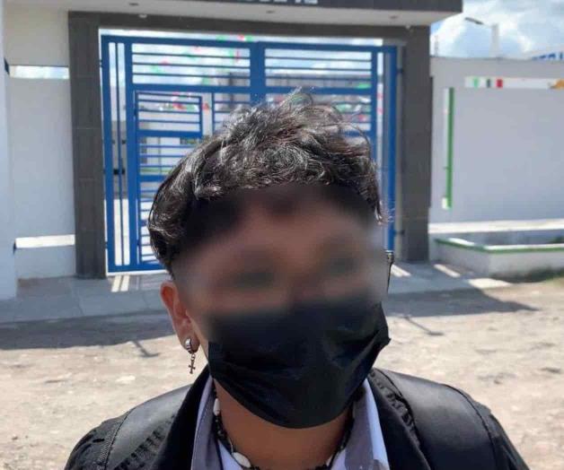 Niega preparatoria a chico trans usar uniforme de hombre