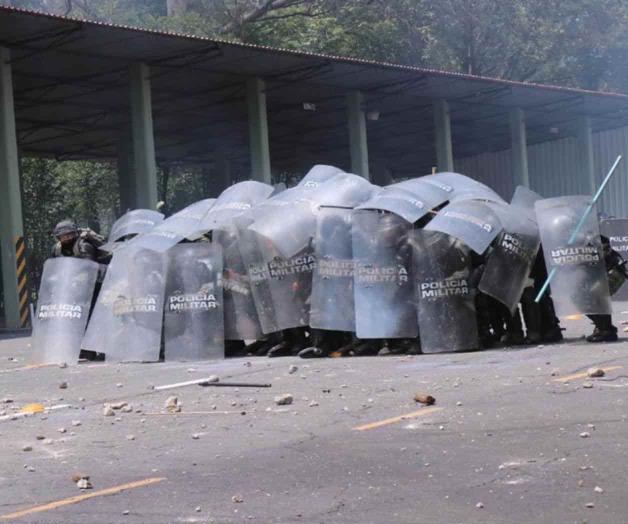 Lesionan a 39 elementos por protesta en Campo Militar Lesionan a 39 elementos por protesta en Campo Militar