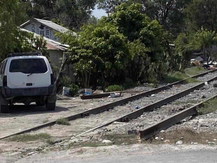 A centímetros del tren A centímetros del tren