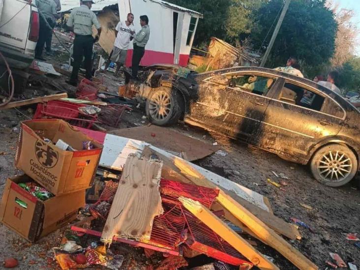 Automóvil destruye los sueños de vendedora Automóvil destruye los sueños de vendedora