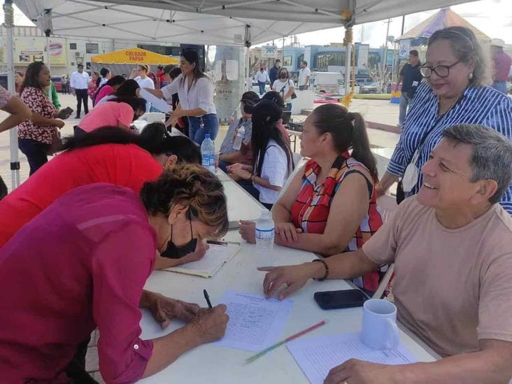 Recolectan firmas a favor de Américo Recolectan firmas a favor de Américo